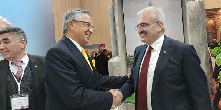 EMITT Fuarında Kemer Standına Ziyaretler
